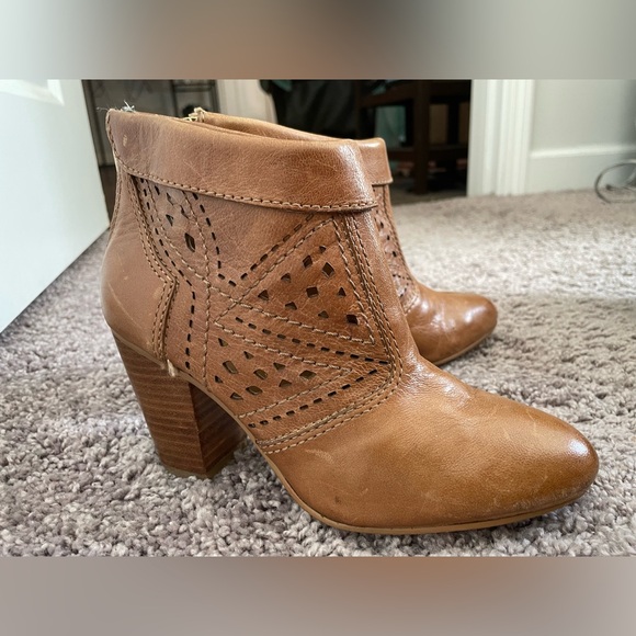 GUESS Heel Booties Size 6 - Picture 4 of 8